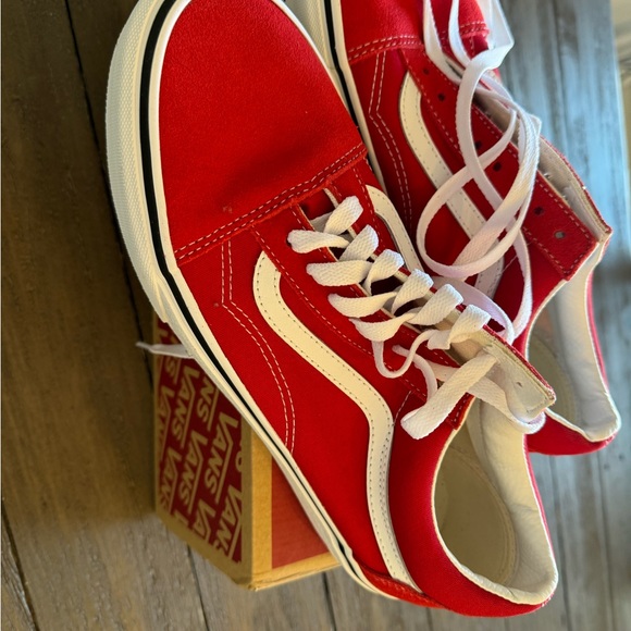 NWT Vans Unisex Closed-Toe Trainers ladies size 9.5 red/white - Picture 2 of 7